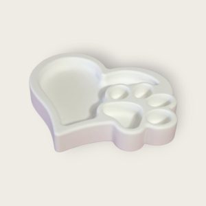 Dekorativni pladanj šapa u srcu za mirisnu svijeću od prirodnog sojinog voska , ručno izrađen od kvalitetnog gipsa za modeliranje.