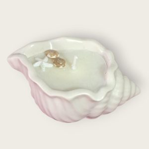 Dekorativna mirisna svijeća od prirodnog sojinog voska u posudi od gipsa izrađena ručnim radom , prigodna za poklon ili dekoraciju interijera