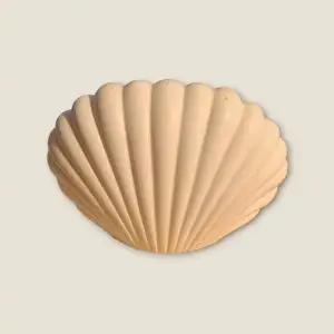 Dekorativni predmet školjka ručno izrađen od kvalitetnog gipsa za modeliranje.