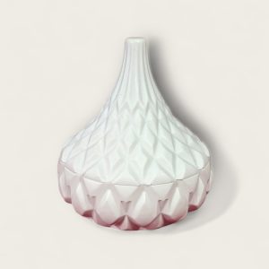 Dekorativna mirisna svijeća od prirodnog sojinog voska u posudi od gipsa izrađena ručnim radom , prigodna za poklon ili dekoraciju interijera